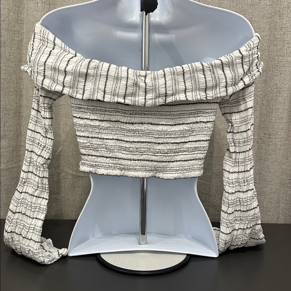 MAJORELLE Off-Shoulder Top - Picture 5 of 9